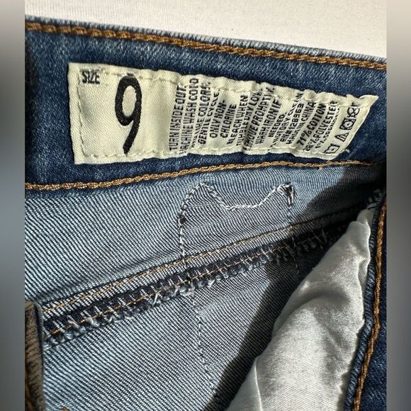 Indigo Rein Jean shorts with patches. Size 9 - Picture 3 of 7